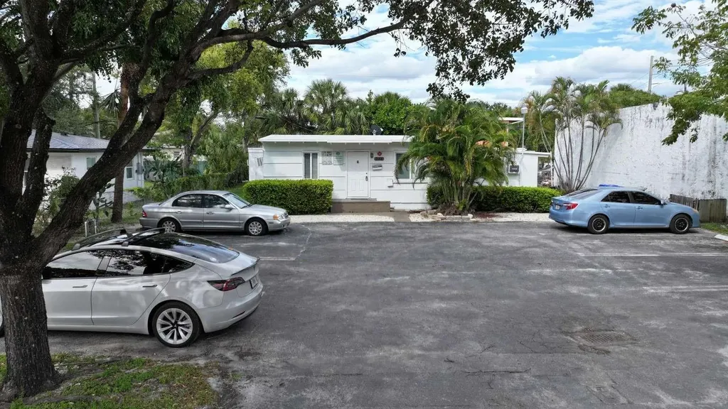211 SW 2nd Court Pompano Beach FL 33060