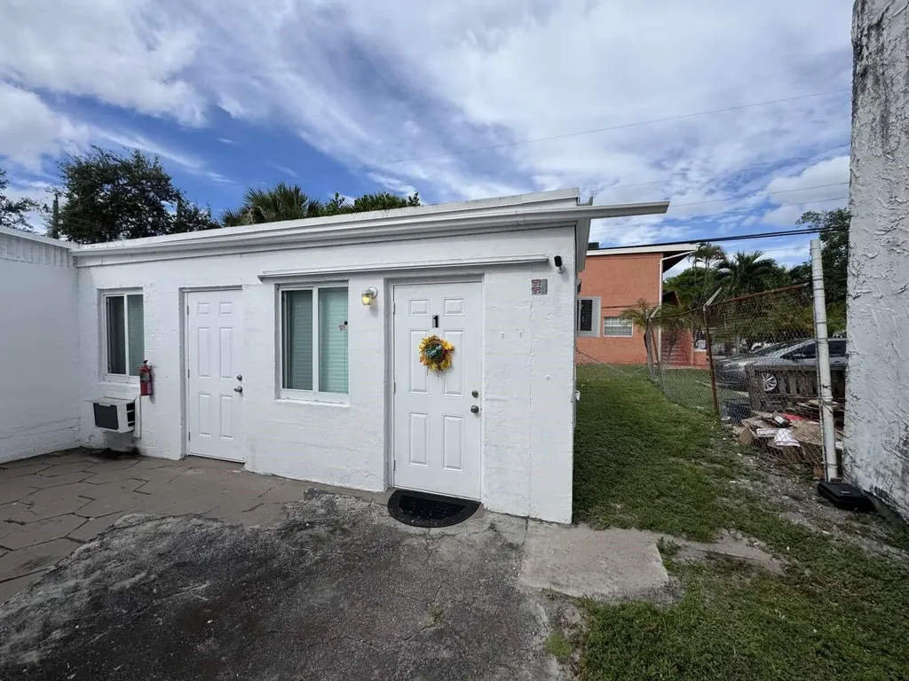 211 SW 2nd Court Pompano Beach FL 33060