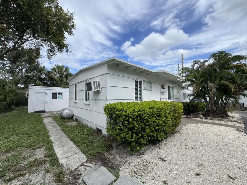 211 SW 2nd Court Pompano Beach FL 33060