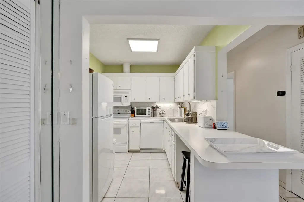 6750 NE 21st Road Fort Lauderdale FL 33308