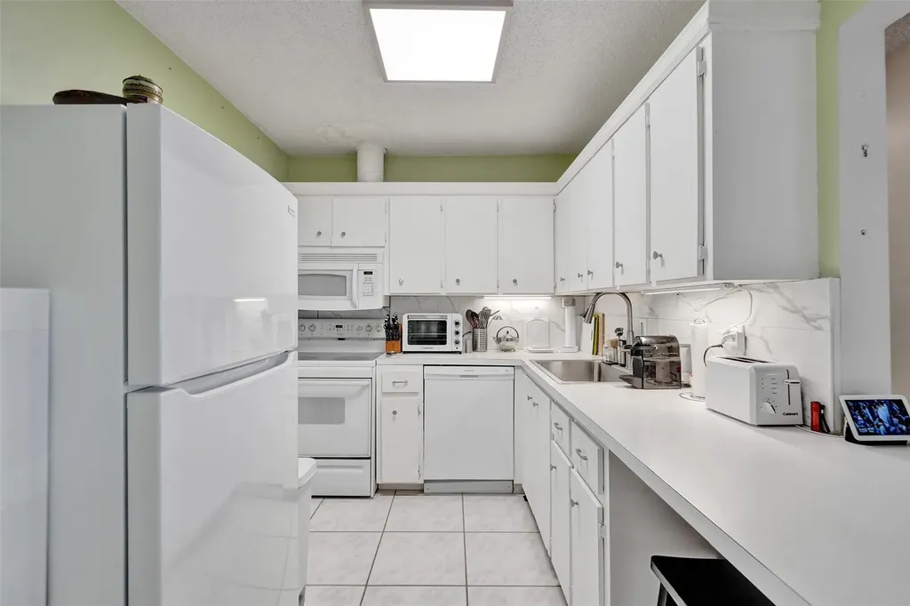 6750 NE 21st Road Fort Lauderdale FL 33308