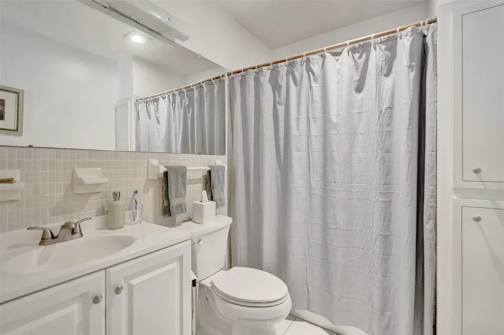 6750 NE 21st Road Fort Lauderdale FL 33308