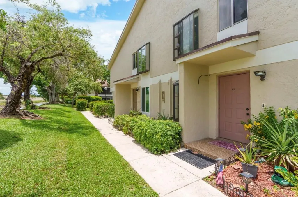 707 Gardens Drive Pompano Beach FL 33069