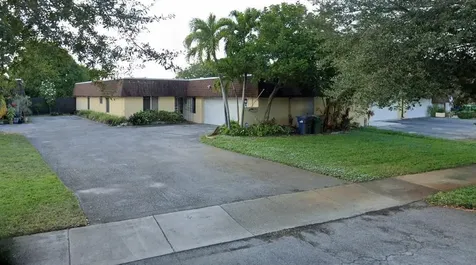 19112 W W Lake Hialeah FL 33015