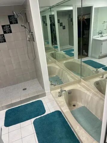 19112 W W Lake Hialeah FL 33015