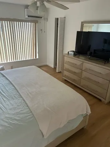 19112 W W Lake Hialeah FL 33015