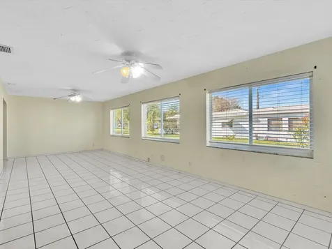 5711 NW 84th Avenue Tamarac FL 33321