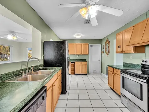 5711 NW 84th Avenue Tamarac FL 33321