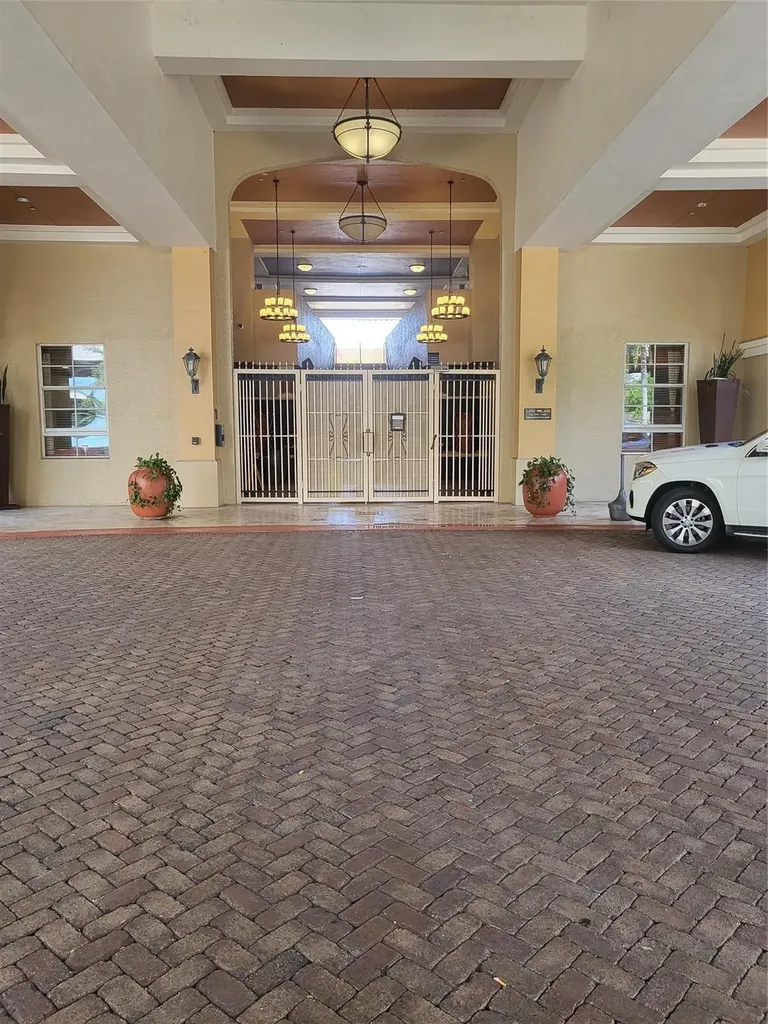 520 SE 5 Avenue Fort Lauderdale FL 33301