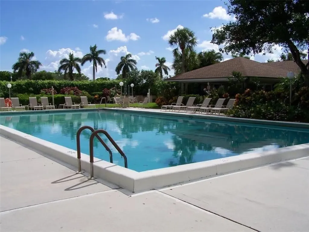 625 Oaks Drive Pompano Beach FL 33069