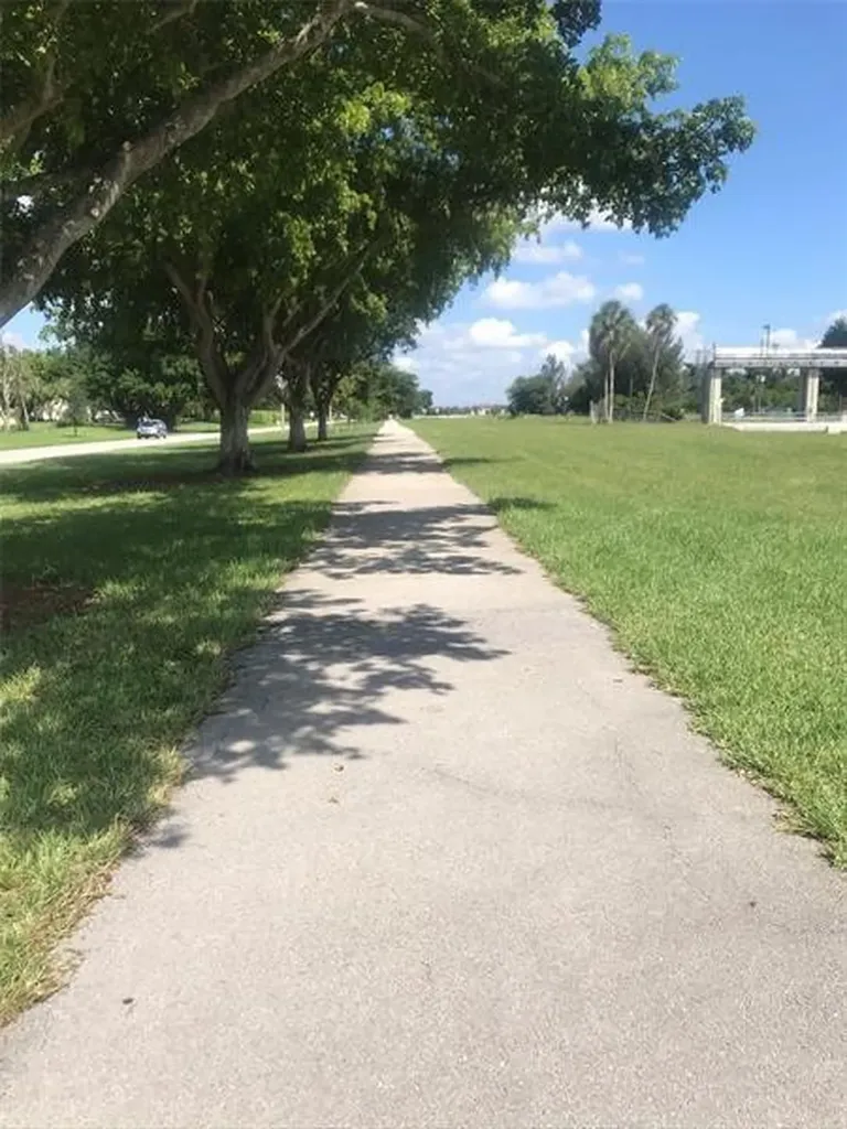 625 Oaks Drive Pompano Beach FL 33069