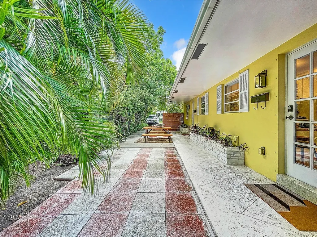 1478 NE 34th Court Oakland Park FL 33334