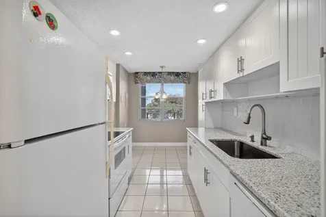 4898 NW 29th Court Lauderdale Lakes FL 33313
