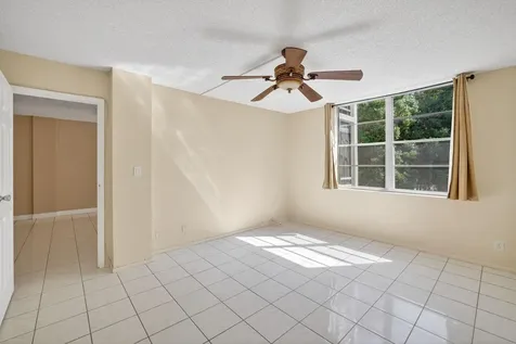 4898 NW 29th Court Lauderdale Lakes FL 33313