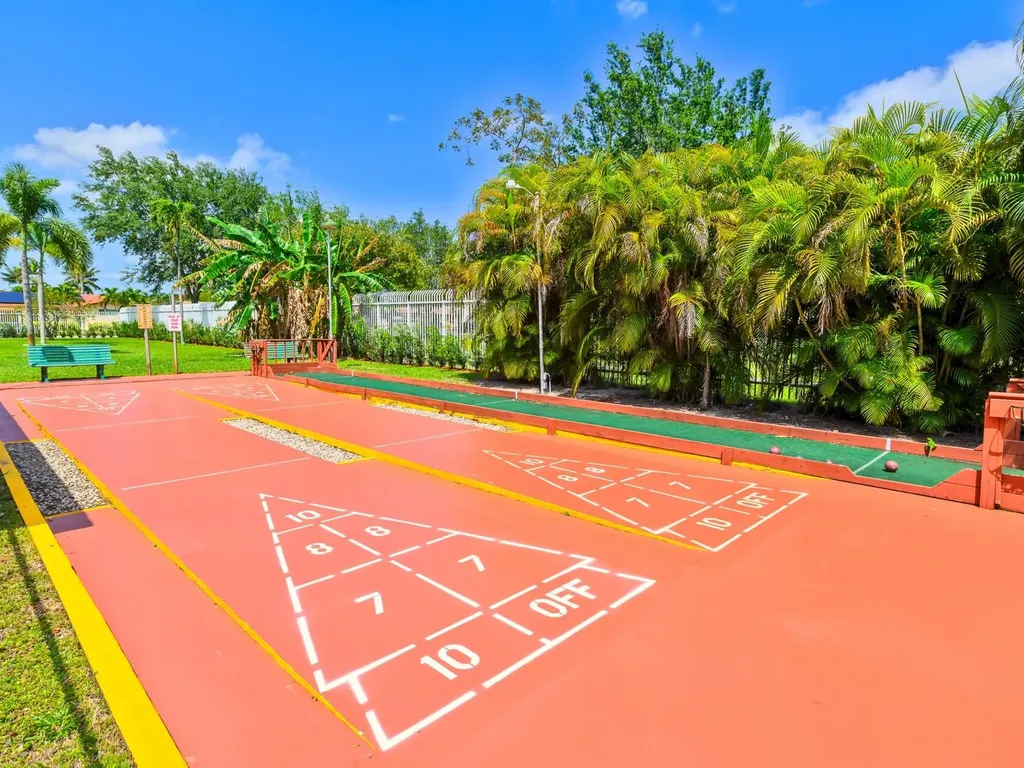 5300 Washington Street Hollywood FL 33021