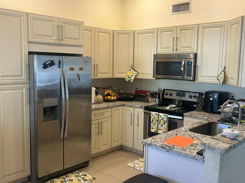 1281 SW 85th Avenue Pembroke Pines FL 33025