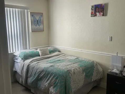 1281 SW 85th Avenue Pembroke Pines FL 33025