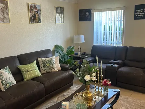 1281 SW 85th Avenue Pembroke Pines FL 33025