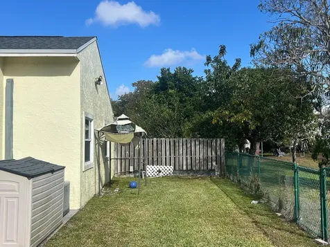 1281 SW 85th Avenue Pembroke Pines FL 33025