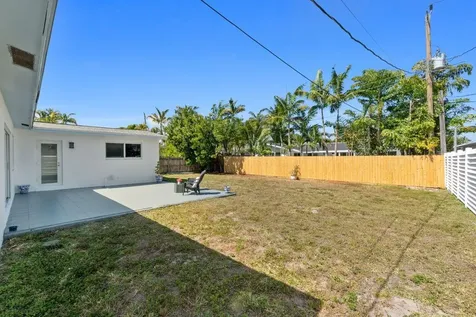1741 NE 40th Street Oakland Park FL 33334