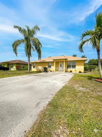 1009 SW Avenue E Place Belle Glade FL 33430