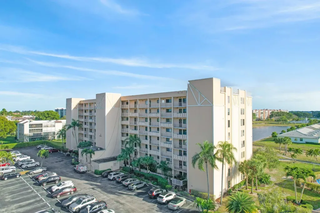 6866 Huntington Lane Delray Beach FL 33446