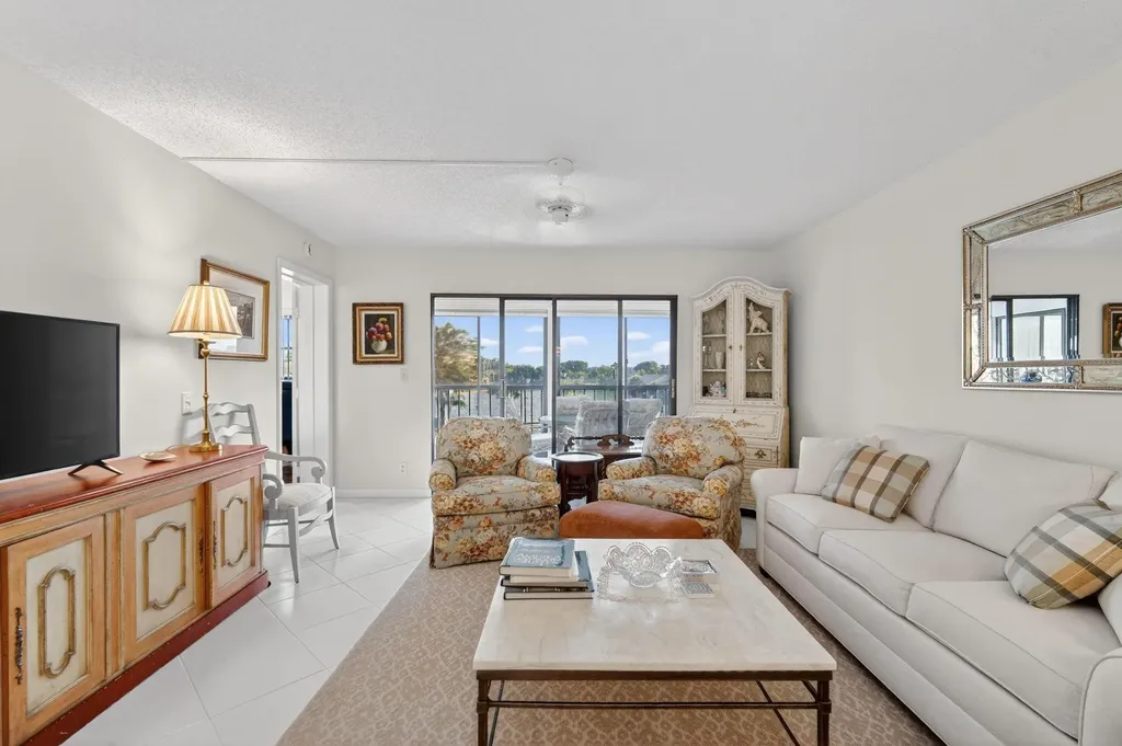 6866 Huntington Lane Delray Beach FL 33446
