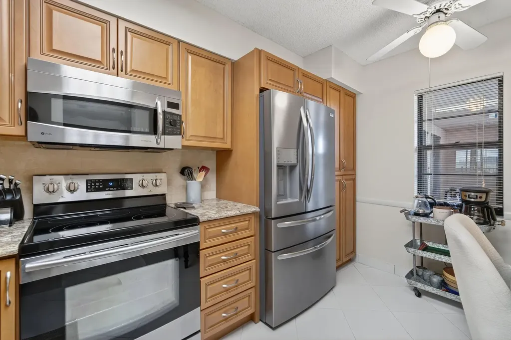 6866 Huntington Lane Delray Beach FL 33446