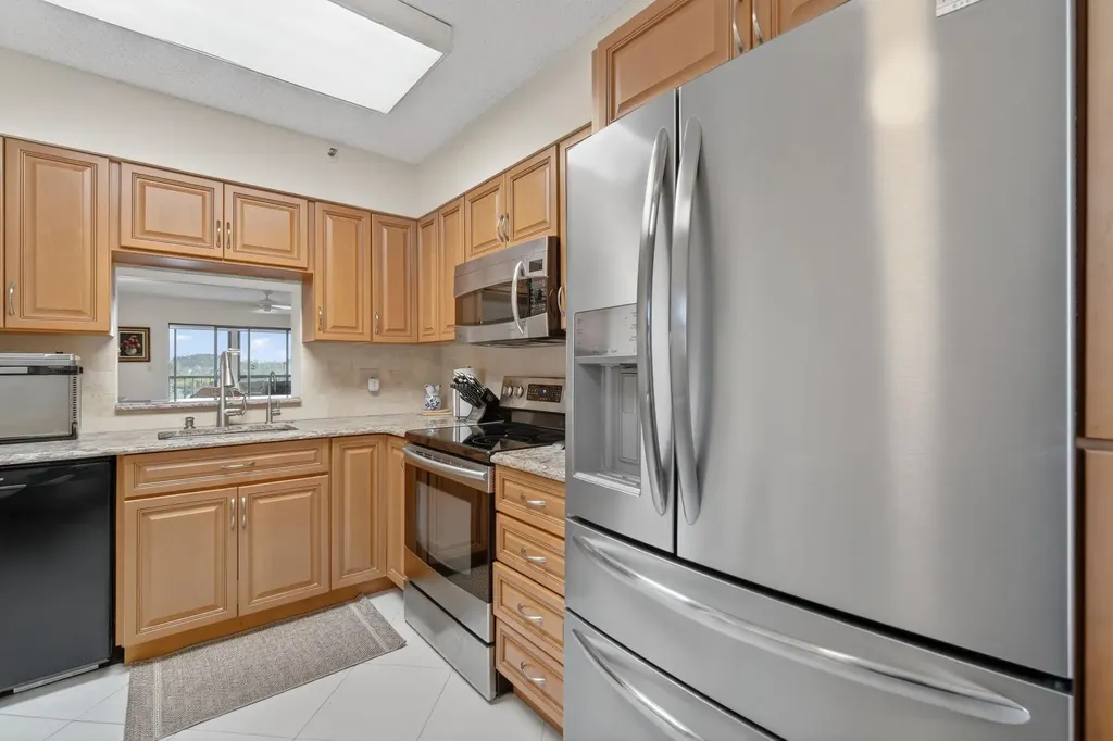 6866 Huntington Lane Delray Beach FL 33446