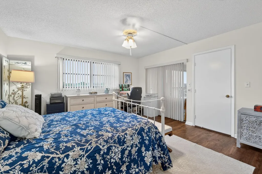 6866 Huntington Lane Delray Beach FL 33446