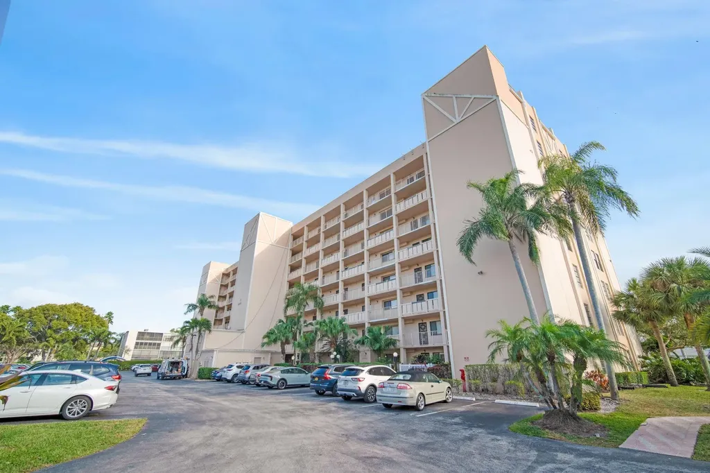 6866 Huntington Lane Delray Beach FL 33446