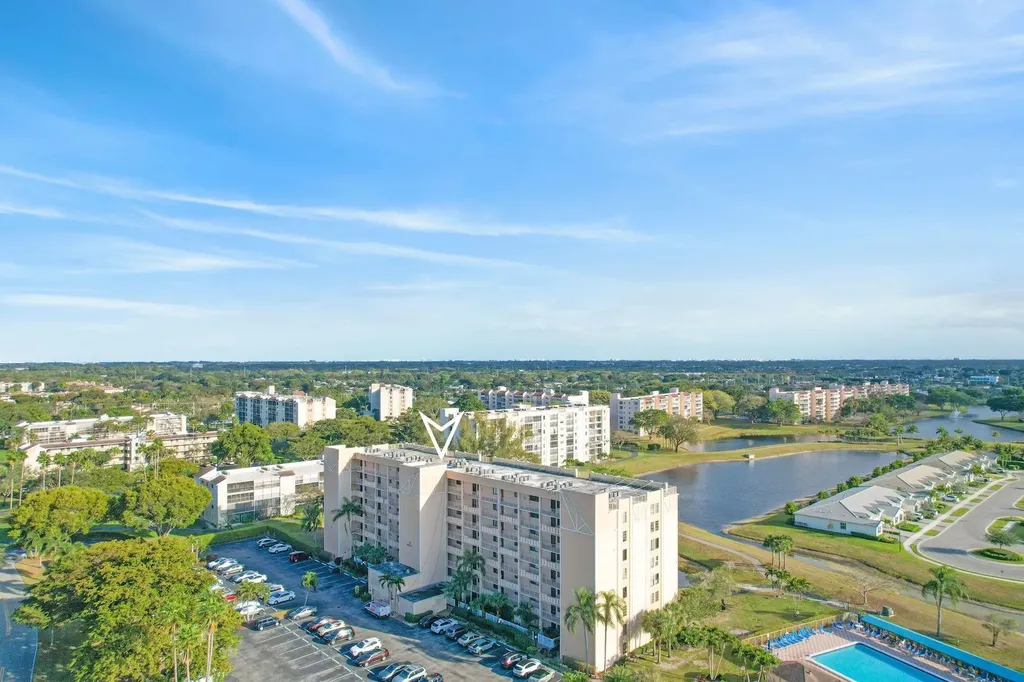 6866 Huntington Lane Delray Beach FL 33446