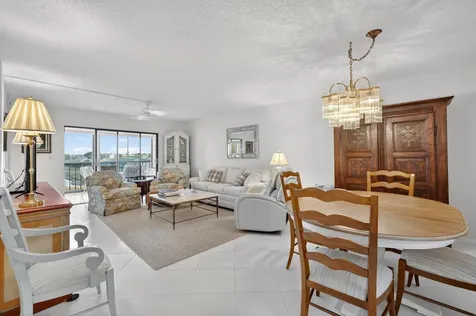 6866 Huntington Lane Delray Beach FL 33446