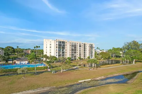 6866 Huntington Lane Delray Beach FL 33446