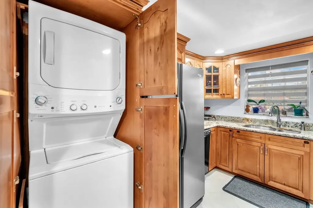 404 S 62nd Terrace Hollywood FL 33023