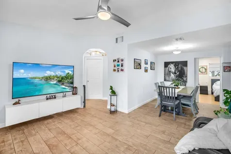 404 S 62nd Terrace Hollywood FL 33023