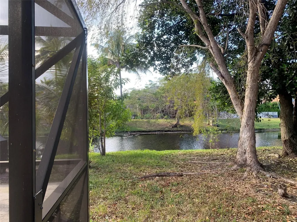 320 NW 115th Way Coral Springs FL 33071