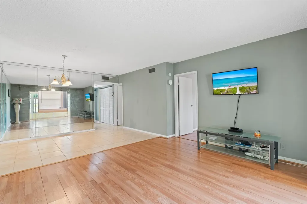 1 Abbey Lane Delray Beach FL 33446