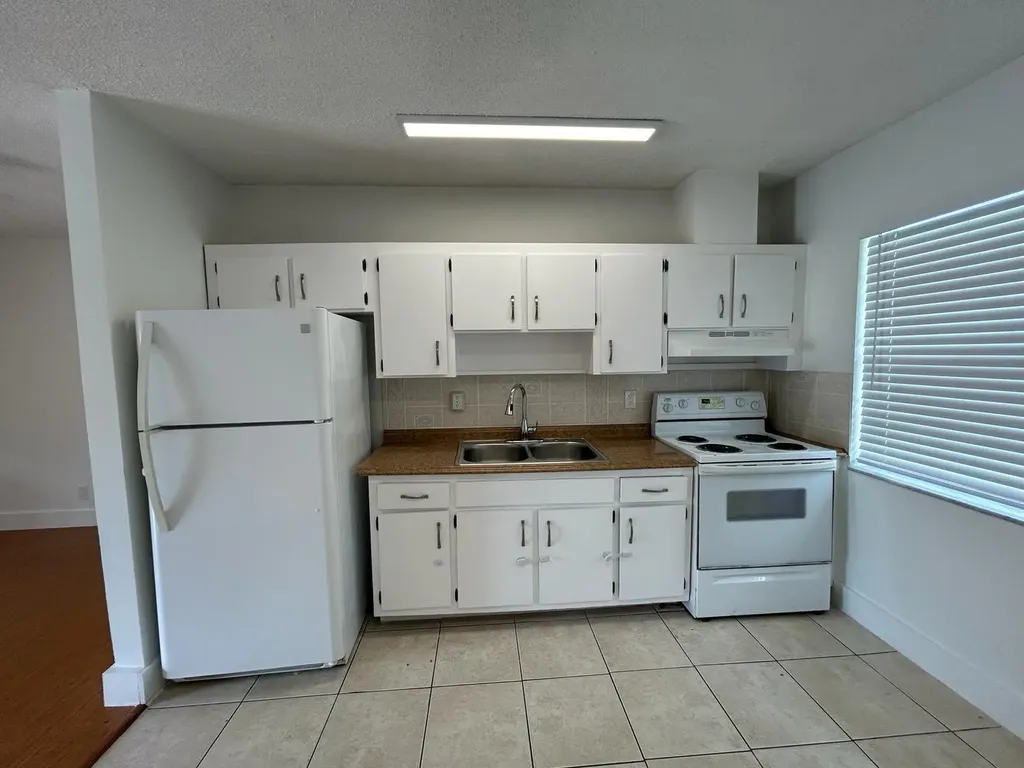 1984 SW 28th Lane Fort Lauderdale FL 33312