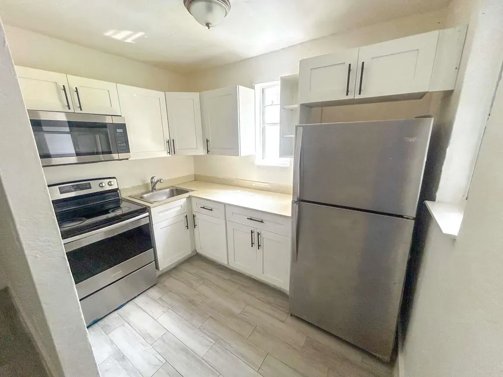 1261 NW 59th Street Miami FL 33142