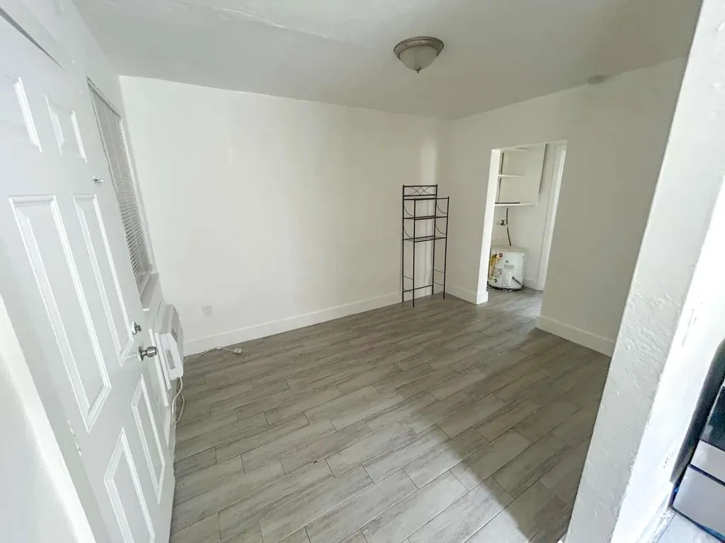1261 NW 59th Street Miami FL 33142