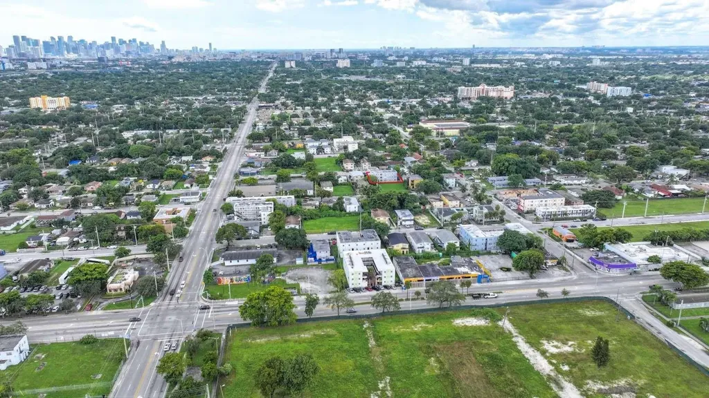 1261 NW 59th Street Miami FL 33142