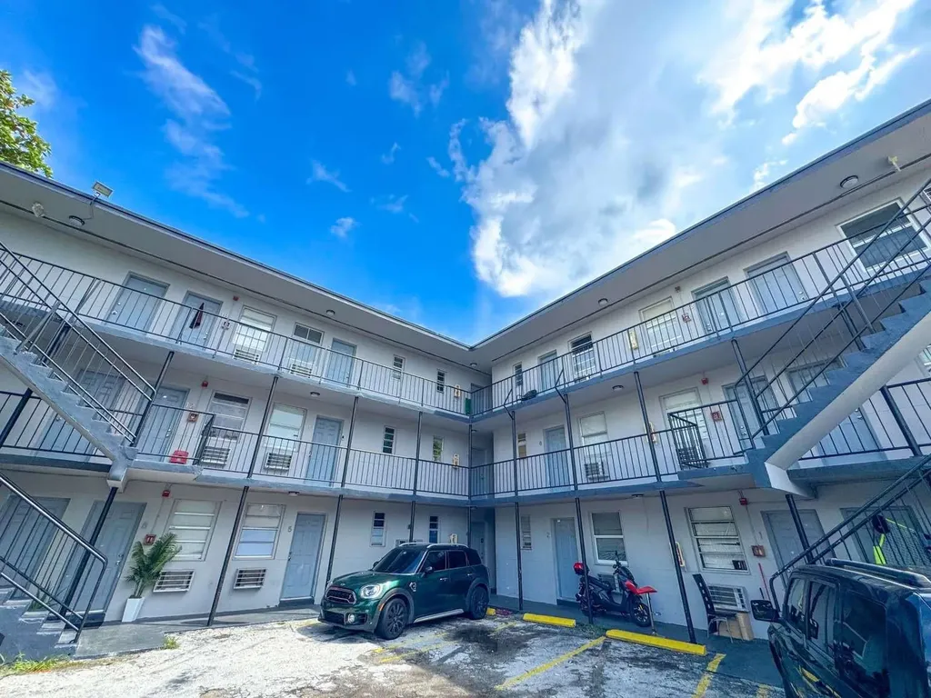 1261 NW 59th Street Miami FL 33142