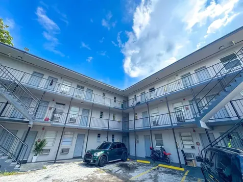 1261 NW 59th Street Miami FL 33142
