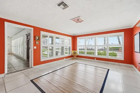 707 N Northlake Drive Hollywood FL 33019