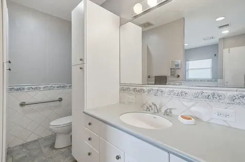 707 N Northlake Drive Hollywood FL 33019