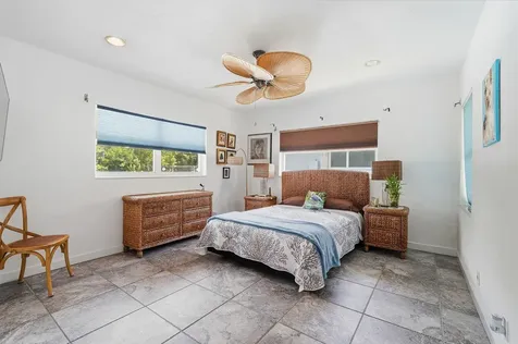 707 N Northlake Drive Hollywood FL 33019