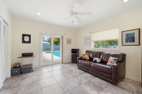 707 N Northlake Drive Hollywood FL 33019