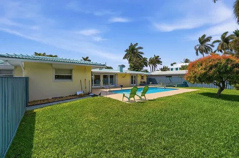 707 N Northlake Drive Hollywood FL 33019