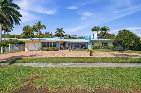 707 N Northlake Drive Hollywood FL 33019